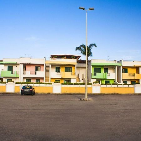 Con Piscina E Garage A 300 M Da Spiaggia E Centro Torre dell'Orso Exterior foto