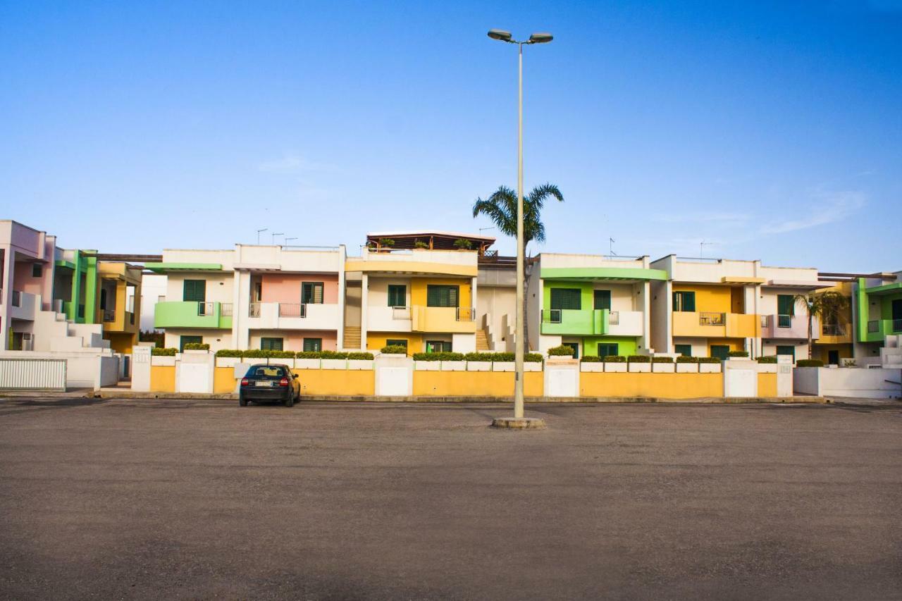 Con Piscina E Garage A 300 M Da Spiaggia E Centro Torre dell'Orso Exterior foto